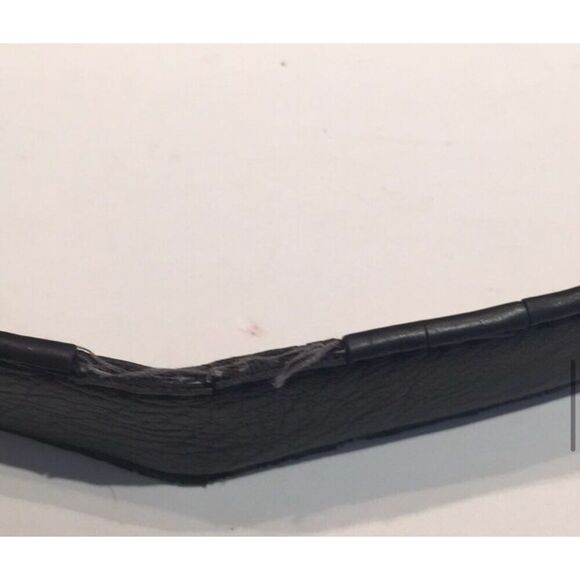 Chic Braided Front Shoulder Bag with Gold Zipper - Stylish and Functional - Picture 11 of 14